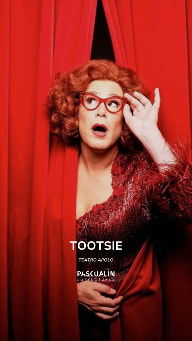 👠TOOTSIE – TEATRO APOLO👠

Nos enorgullece compartir nuestra participación en la construcción escenográfica del musical TOOTSIE, presentado en el Teatre Apolo de Barcelona.

🎤La escenografía está compuesta por diversas paredes de madera con estructura de aluminio deslizante, permitiendo una transformación fluida de las escenas. Cada superficie se reviste con vinilos ilustrados que representan distintos entornos y paisajes, sin olvidar el suelo texturizado que imita el icónico asfalto de Nueva York, aportando realismo y coherencia visual a la historia. 🗽

✨ Estamos muy contentos de haber formado parte de este proyecto tan especial & exitoso.

¡No os perdáis el musical de la temporada! 🎟️

Construcción escenográfica: Pascualin Estructures
Diseño escenográfico: Leticia Gañán & Curt Allen Wilmer (AAPEE)
Acabados pictóricos: @evamorgi & @pinturajordiagusti_
Acabados en vinilo: @mrm_retolacio
 
CAT:
 
Ens enorgulleix compartir la nostra participació en la construcció escenogràfica del musical TOOTSIE, presentat al Teatre Apolo de Barcelona.
 
🎤 L’escenografia està composta per diverses parets de fusta amb estructura d’alumini lliscant, que permeten una transformació fluida de les escenes. Cada superfície està revestida amb vinils il·lustrats que representen diferents entorns i paisatges, sense oblidar el sòl texturitzat que imita l’icònic asfalt de Nova York, aportant realisme i coherència visual a la història. 🗽
 
✨ Estem molt contents d’haver format part d’aquest projecte tan especial i exitós.
 
No us perdeu el musical de la temporada! 🎟️
 
Construcció escenogràfica: Pascualin Estructures
Disseny escenogràfic: Leticia Gañán i Curt Allen Wilmer (AAPEE)
Acabats pictòrics: @evamorgi & @ pinturajordiagusti_
Acabats en vinil: @mrm_retolacio
 

#teatre #teatremusical  #teatrecatalà #teatrelíric #escenografia #escenografiateatral #setdesign #theatre #comediamusical #teatrebarcelona #TootsieElMusical  #TeatreApolo #escenografíateatroespañol